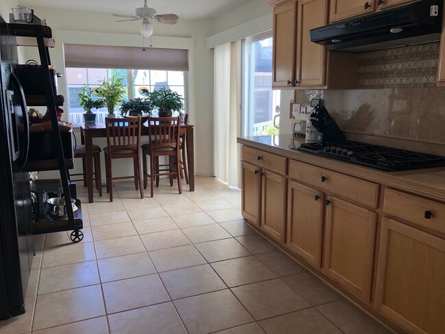 Building Photo - 3BR, finished basement, big rooms, garage,...