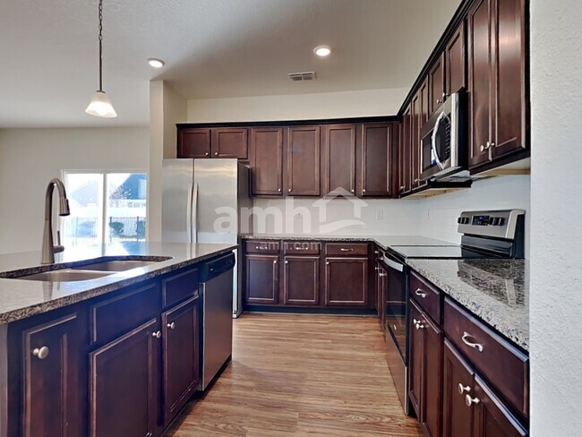 Foto del edificio - 450 Sandstone Dr