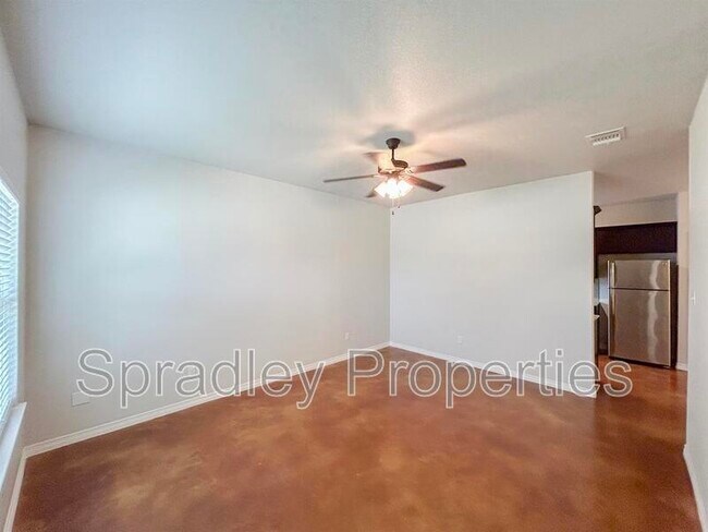 Building Photo - 206A Juniper Dr