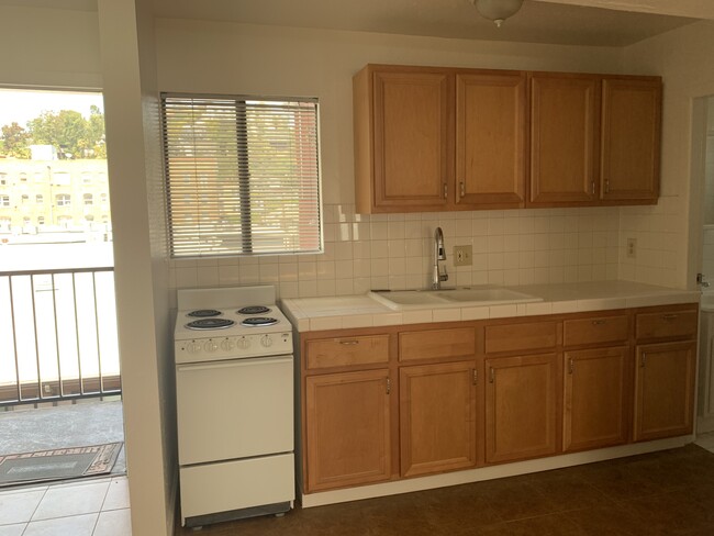 Building Photo - 1816 N Gramercy Pl