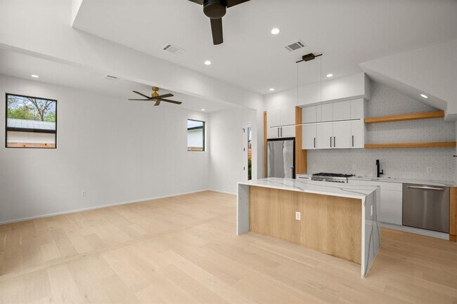 Foto del edificio - 2706 Stacy Ln