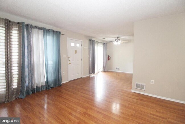 Building Photo - 82 Drewes Ct