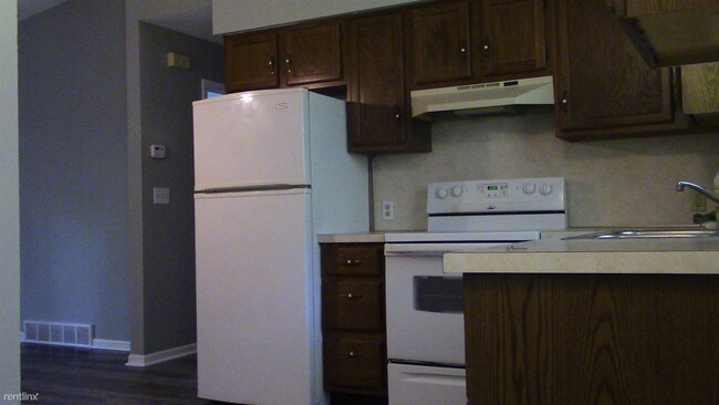 Foto del edificio - 2 br, 1 bath  - 16538 Taft Rd