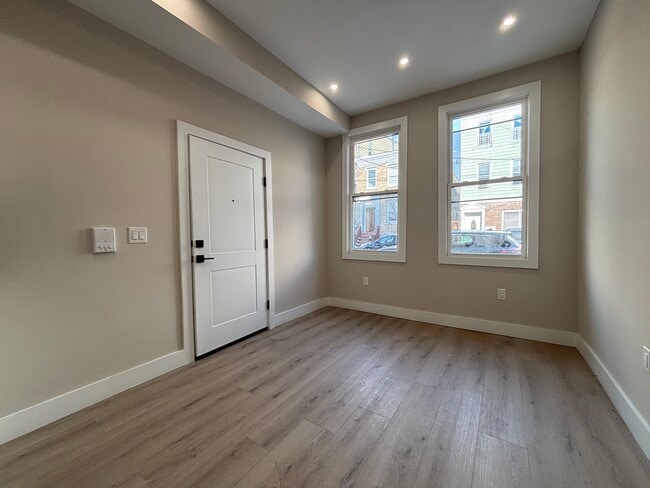 Building Photo - 130 Elm St