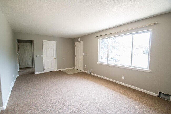 Photo - 2887 Moorhead Ave House