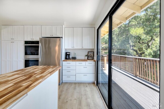 Foto del edificio - 76 Oak Springs Dr