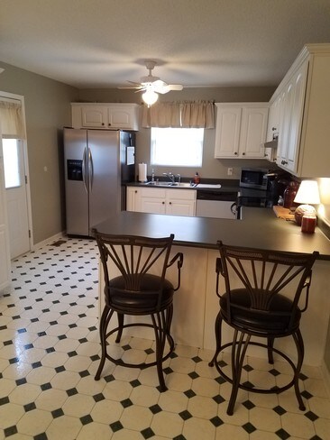 Dining room/Bar/Kitchen - 267 Cole Rd