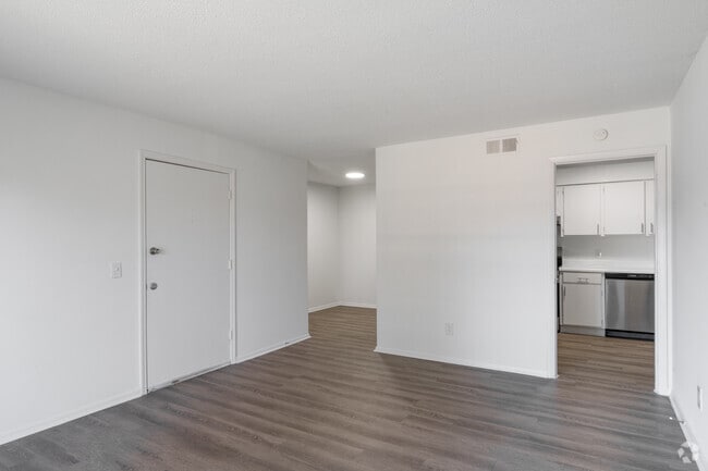 Interior Photo - Ravenwood Hills