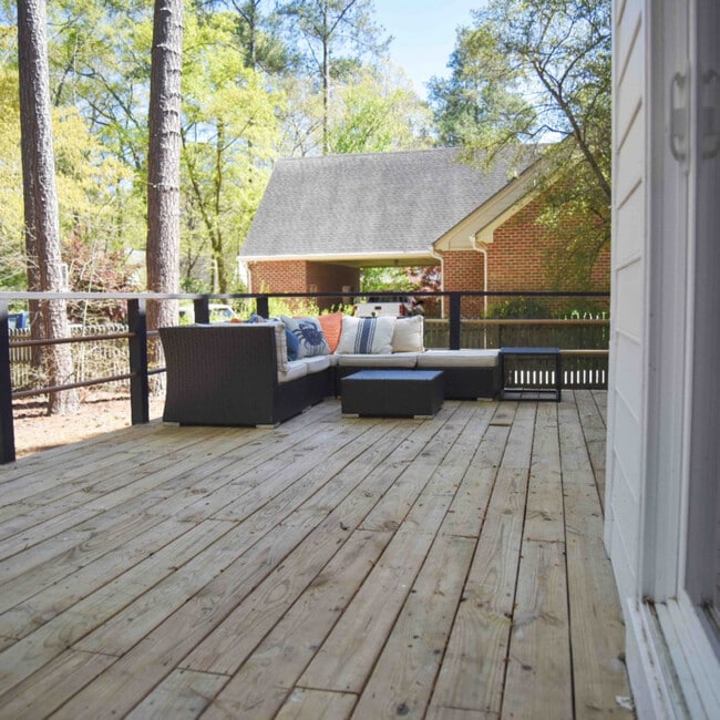 Building Photo - 5013 Brassfield Dr