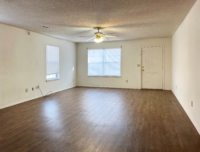 Foto del edificio - 5900 Samantha St