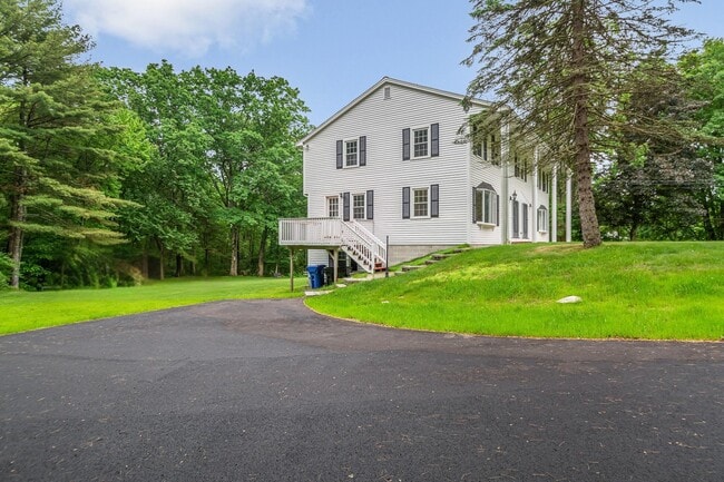 Building Photo - 352 Mammoth Rd