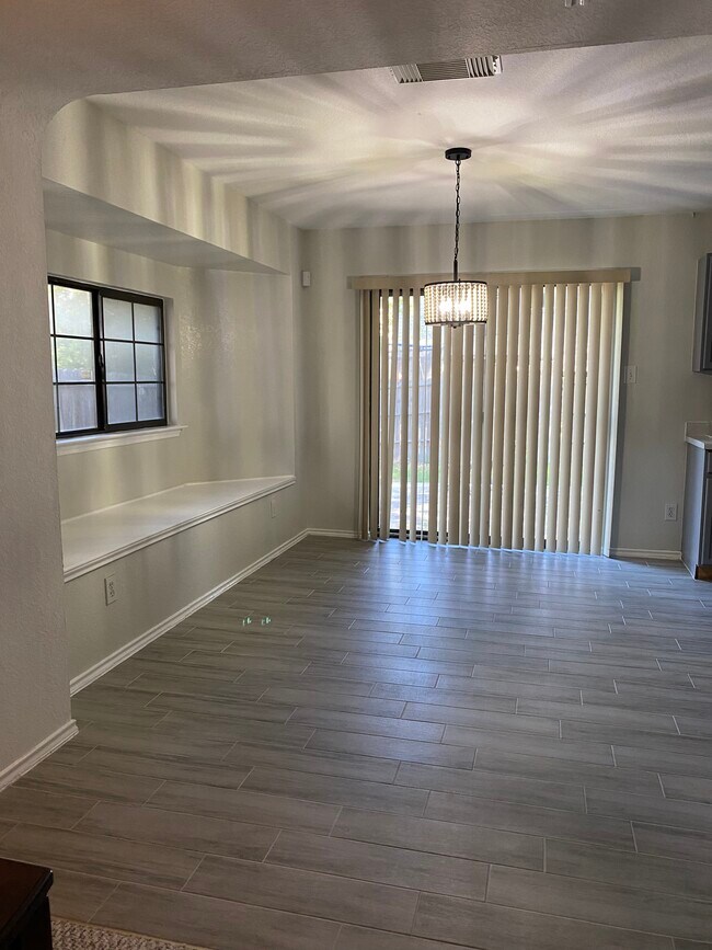 Foto del edificio - 9110 Via Espana