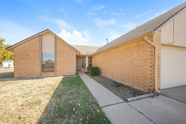 Building Photo - 11040 N Eagle Ln