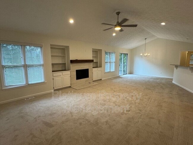 Building Photo - 4965 Bay Cir