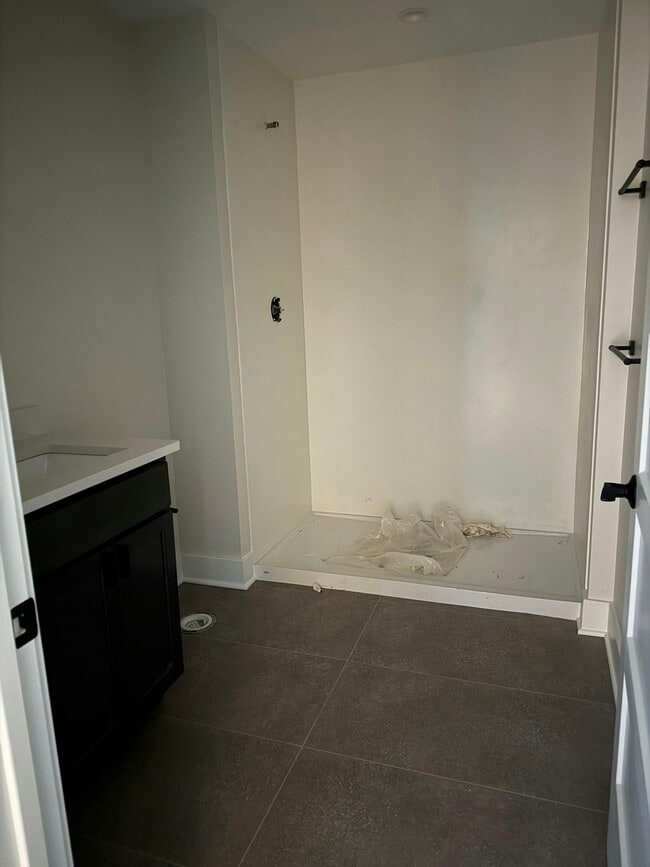 Building Photo - 106 E Erie St