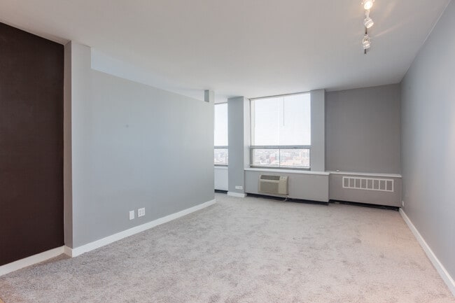 Foto del edificio - 1455 N Sandburg Terrace