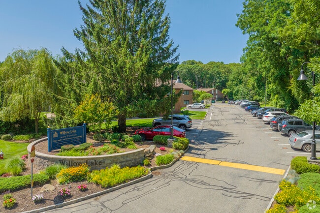 Entrada principal - Willow Lake Apartments