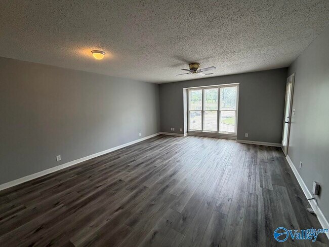 Foto del edificio - 4947 7 Pine Cir