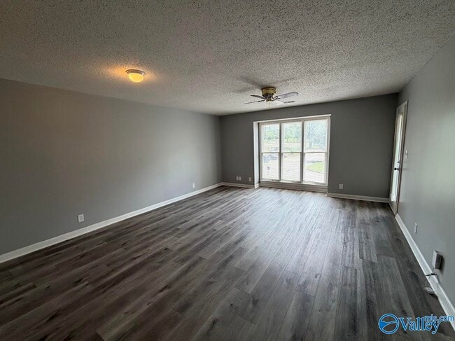 Building Photo - 4947 7 Pine Cir
