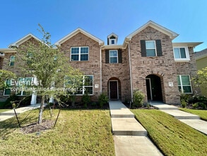 Building Photo - 3030 Willow Wood Ct