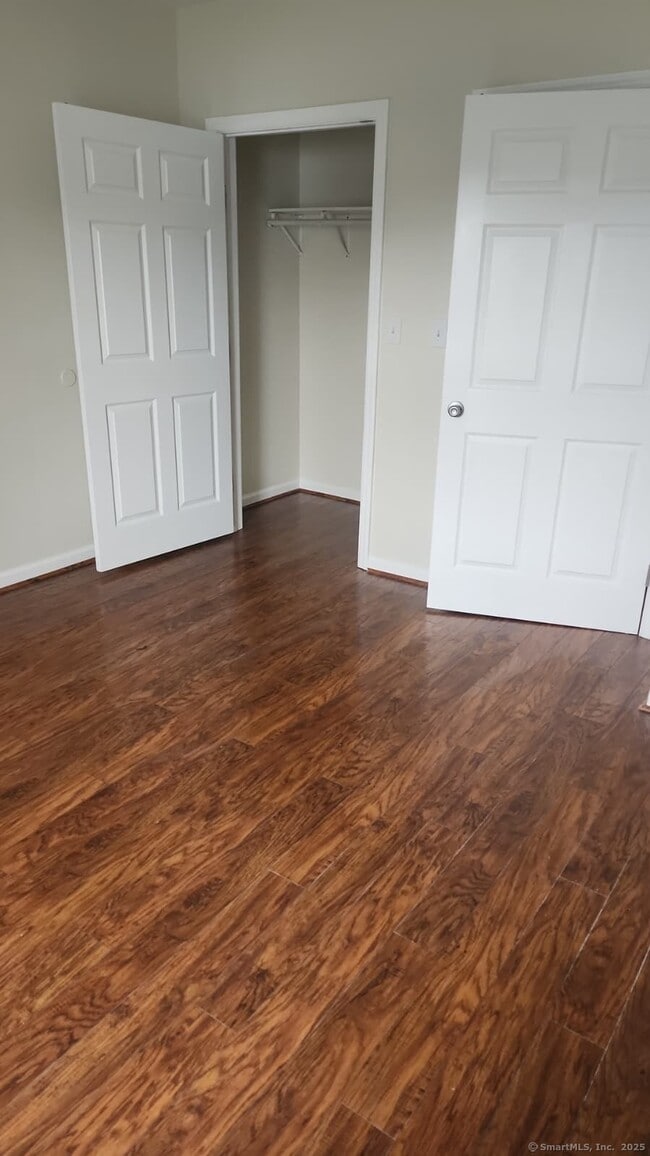 Foto del edificio - 283 Waterview Ave