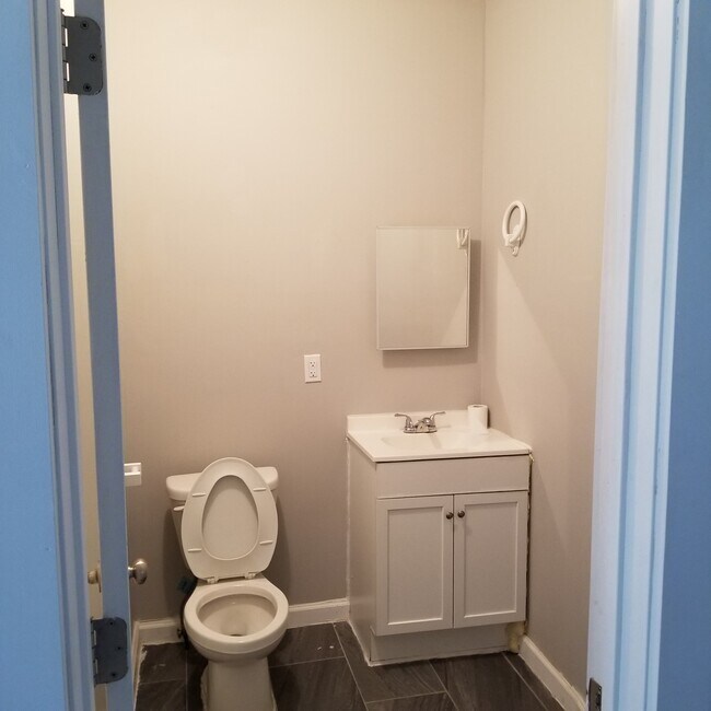 Foto del edificio - 84 Carson Ave