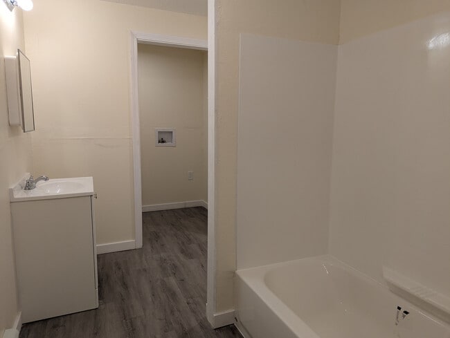 Building Photo - 24 Harvey St