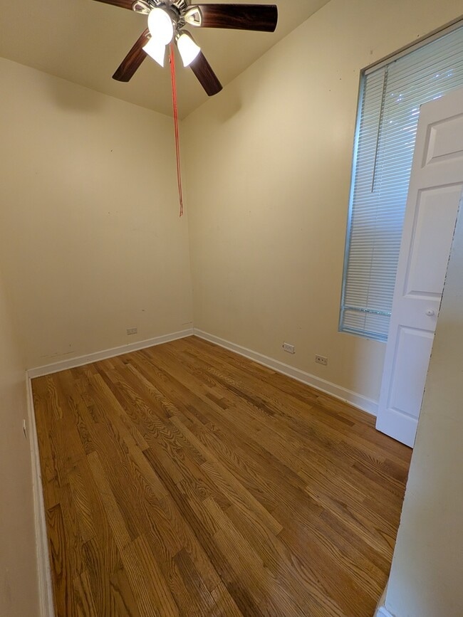 Foto del edificio - 5031 S Hermitage Ave