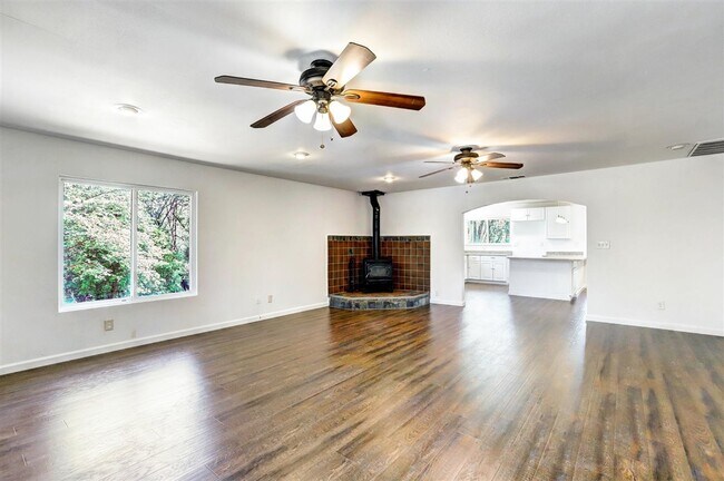 Living Room - 999 Drynan Ln