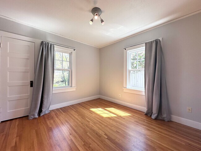 Building Photo - Charming 3 Bed 2 Bath home in Rose City Pa...
