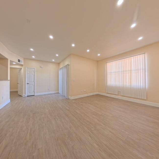 Building Photo - 8000 W Badura Ave
