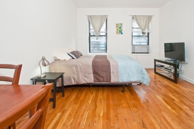 Building Photo - 304A E 82nd St