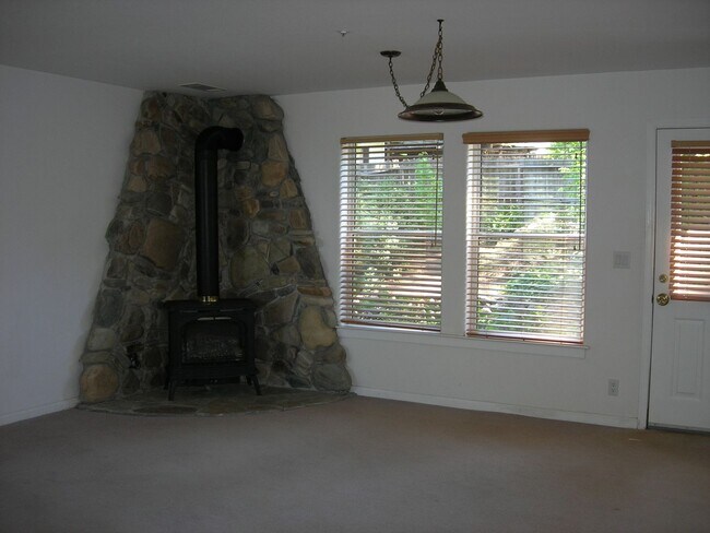 Foto del edificio - Lovely 2 story Home Walk to Downtown Grass...