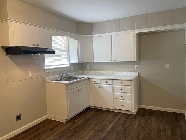 Building Photo - 7015 Eddy Ln