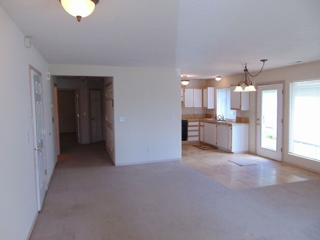 Building Photo - Peaceful Cascade Park 2 Bedroom 55+ Bungalow