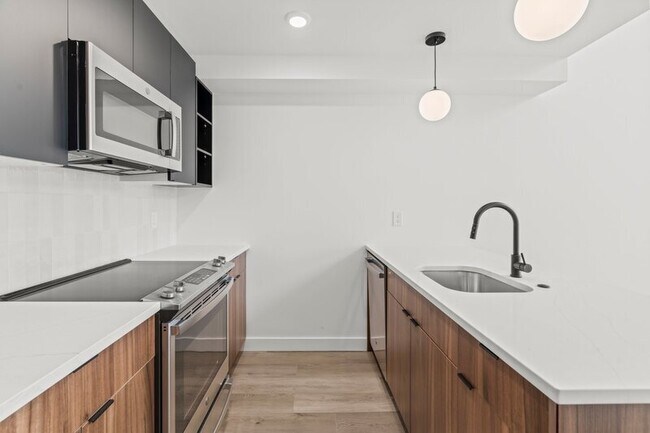 Foto del edificio - 4710 Woodland Ave