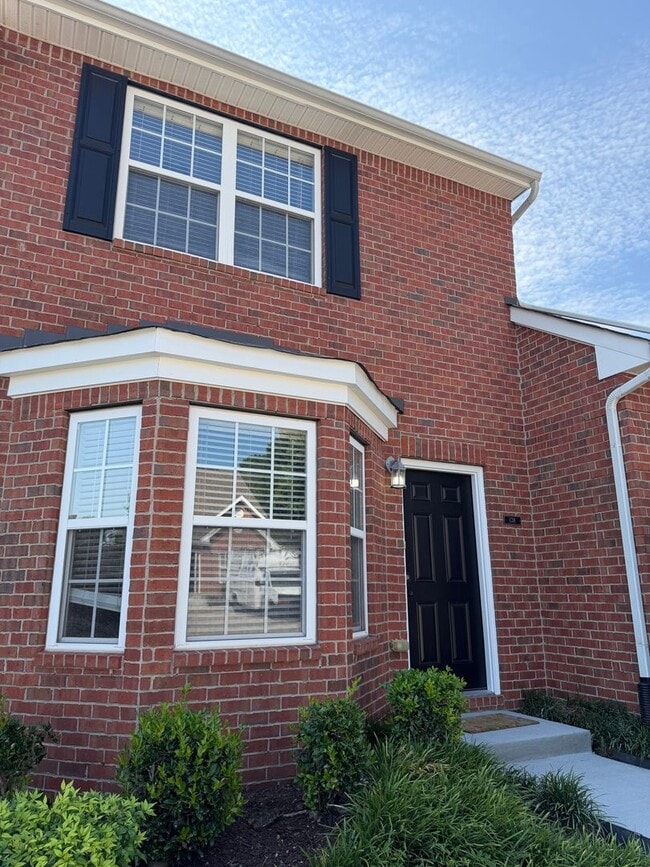 Building Photo - 2 Bedroom Brick Townhome in Franklin,TN's Desirable Hardison Hills Community