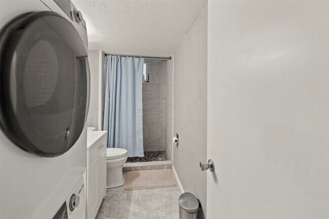 Building Photo - 1407 Willshire Dr