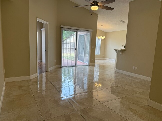 Photo - 3 Bed 2 Bath Lake Mary Home and Schools - ...