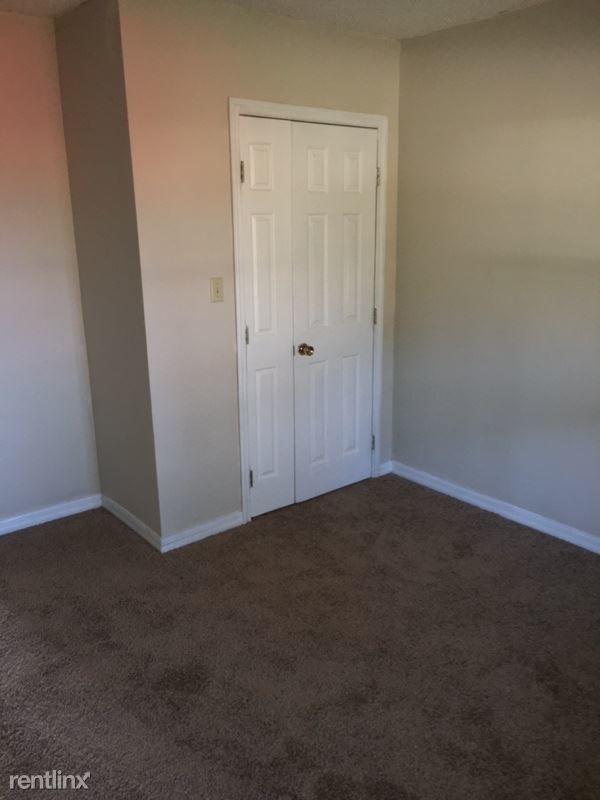 Building Photo - 870 Evergreen Dr