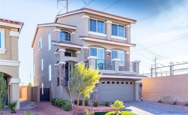Foto del edificio - **COMING SOON 07/21/2025**Luxurious 3-Stor...