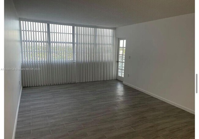 Building Photo - 1351 NE Miami Gardens Dr