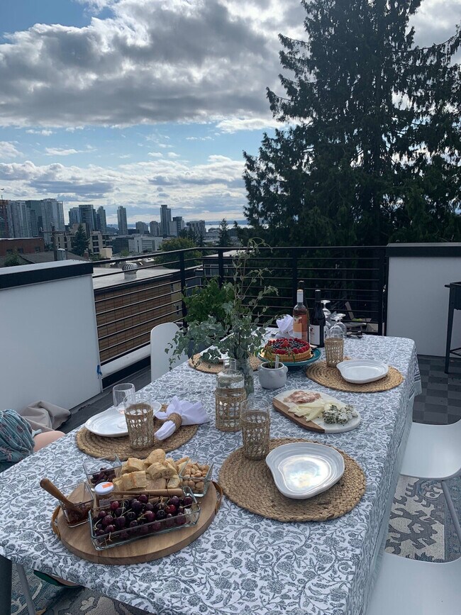 Foto del edificio - 762 Belmont Pl E