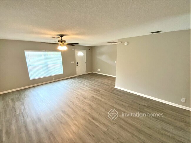 Building Photo - 5634 Ithaca Cir E