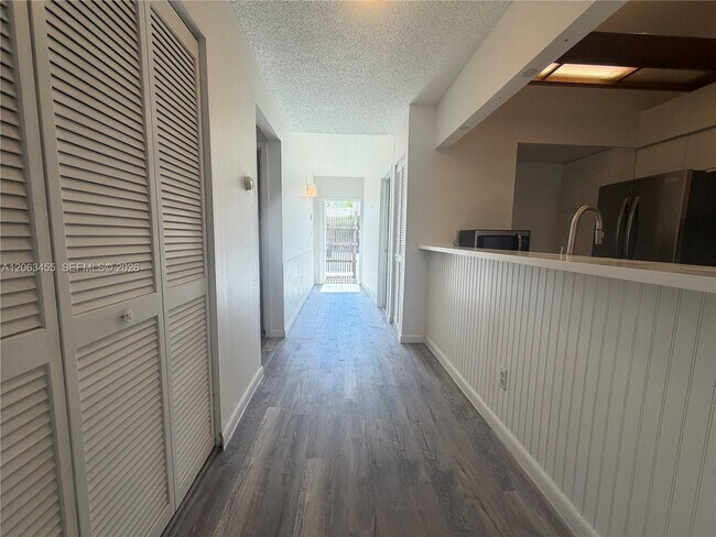 Foto del edificio - 1172 NW 122nd Terrace