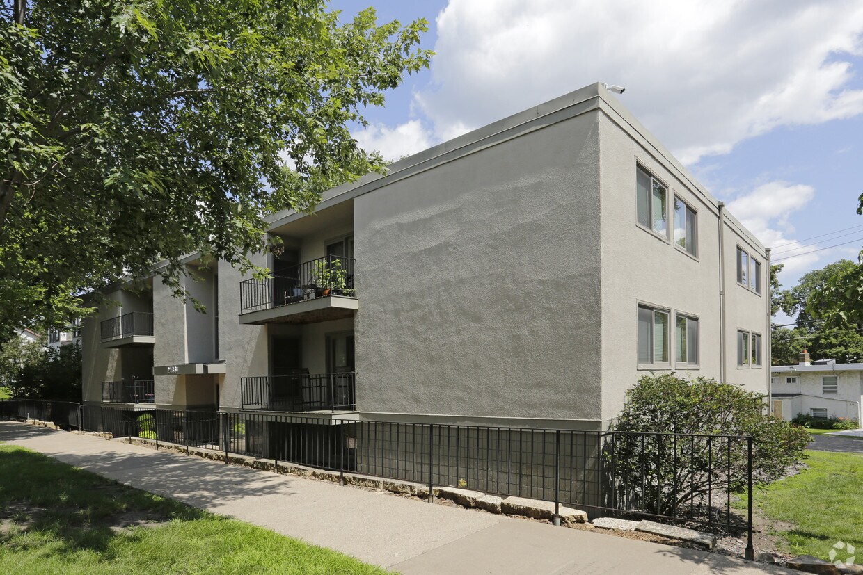 St Anthony Park Luxury 2186 Scudder St St Paul MN Apartments For 