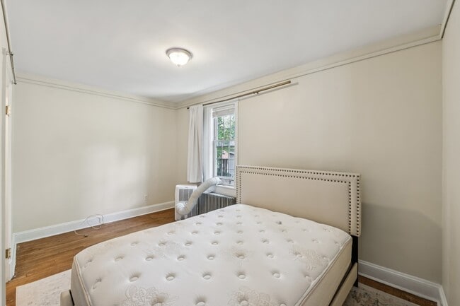 Foto del edificio - 7504 Hopkins Ave