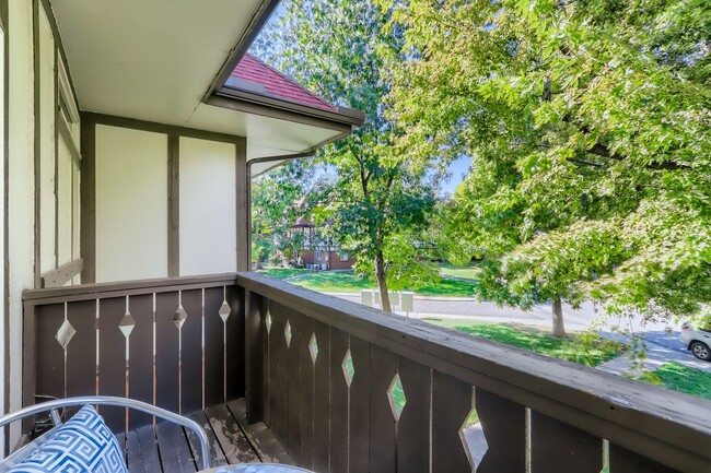 Building Photo - Spacious 1 BDR in Central Boulder