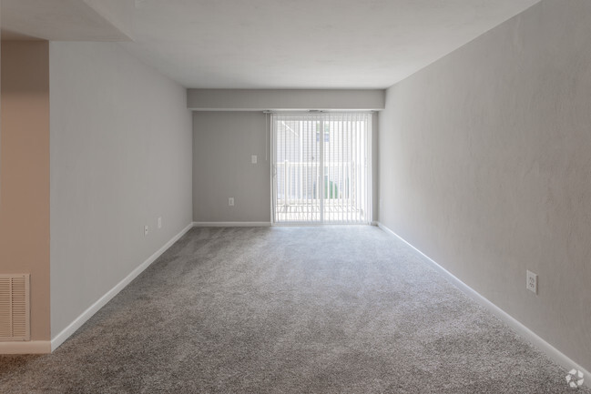 1 BR, 1 BA - 693 SF - Barrington Apartments