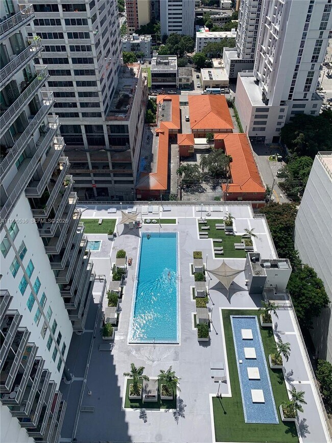 Foto del edificio - 690 SW 1st Ct